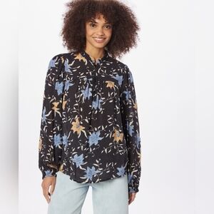 Sofie Schnoor blouse size S in EUC